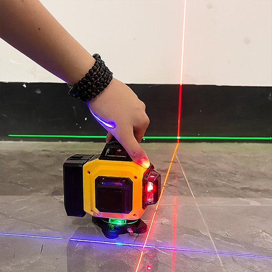 niveau laser trois couleur