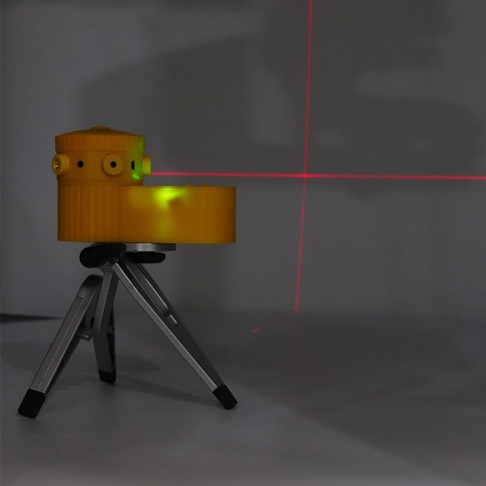 Niveau laser jaune soleil