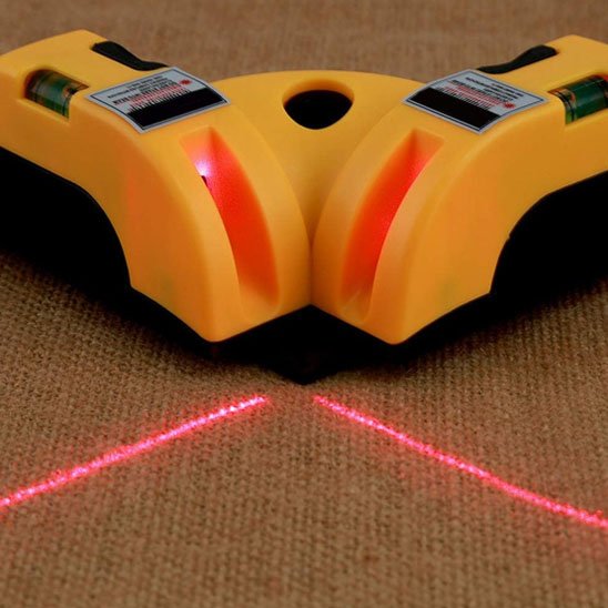 niveau laser jaune